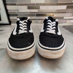 Women's Van size: 6 or 4.5 in boys, Color: black/white